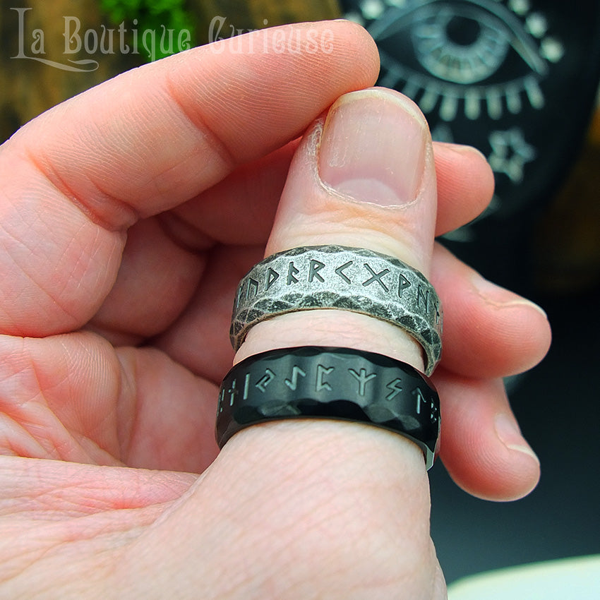 Anneau viking noir martelé en acier inoxydable