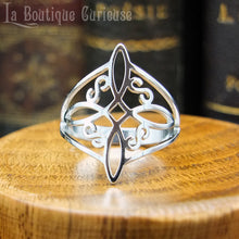 Laden Sie das Bild in den Galerie-Viewer, Bague protection noeud de sorcière acier, connexion aux énergies, soin énergétique, féminin sacré, bijou witchy witchcore. Bague femme sans allergie croix de sorcière. Bijouterie gothique ésotérique Toulouse France