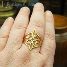Laden Sie das Bild in den Galerie-Viewer, Bague protection noeud de sorcière acier, connexion aux énergies, soin énergétique, féminin sacré, bijou witchy witchcore. Bague femme sans allergie croix de sorcière. Bijouterie gothique ésotérique Toulouse France