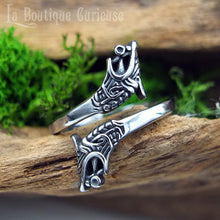 Load image into Gallery viewer, Bague homme et femme style viking loups d'Odin Geri et Freki, symbole de loyauté et de courage. Bague en acier inoxydable ajustable sans allergies hypoallergénique. Bague fine style médiéval Toulouse France