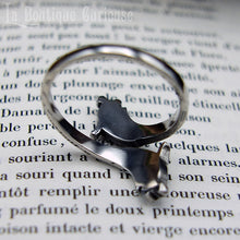 Load image into Gallery viewer, Bague homme et femme style viking loups d'Odin Geri et Freki, symbole de loyauté et de courage. Bague en acier inoxydable ajustable sans allergies hypoallergénique. Bague fine style médiéval Toulouse France