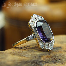 Load image into Gallery viewer, Bague style retro vintage art déco imitation améthyste et diamants plaquée or et argent, taille pierre marquise. Bijoux vintage Toulouse France.