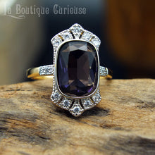 Load image into Gallery viewer, Bague style retro vintage art déco imitation améthyste et diamants plaquée or et argent, taille pierre marquise. Bijoux vintage Toulouse France.