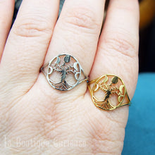 Load image into Gallery viewer, Bague acier argent et or arbre de vie et phases de la lune, symbole famille et féminité. Bague sorcière wicca féminin sacré. Bague femme petite taille. Wicca sorcière protection femme et foyer, famille. Bijoux ésotériques Toulouse