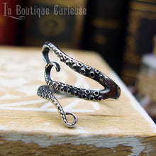 Laden Sie das Bild in den Galerie-Viewer, Bague esprit steampunk tentacule kraken, référence à Jules Verne et son livre Vingt milles lieues sous les mers