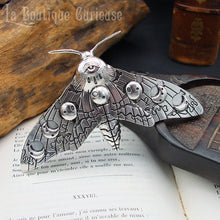 Charger l'image dans la galerie, Barrette papillon de nuit Hypnos