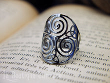 Load image into Gallery viewer, Bague ajustable acier Triskel et Triquetra - argentée ou dorée