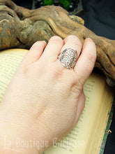 Load image into Gallery viewer, Bague ajustable acier Triskel et Triquetra - argentée ou dorée
