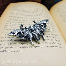 Charger l&#39;image dans la galerie, Broche papillon Dante