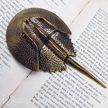 Charger l'image dans la galerie, Décoration cabinet de curiosités statuette laiton limule fossile préhistorique presse papier style steampunk vintage ancien collection Toulouse