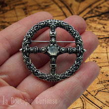 Load image into Gallery viewer, Broche Roue solaire et pierre de lune