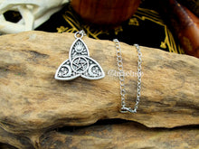 Charger l'image dans la galerie, Pendentif Triquetra + chaîne