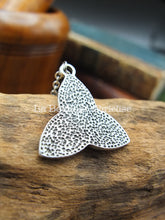 Charger l'image dans la galerie, Pendentif Triquetra + chaîne