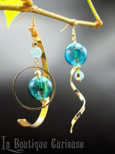 Load image into Gallery viewer, Boucles d'oreilles Comète asymétriques verre soufflé
