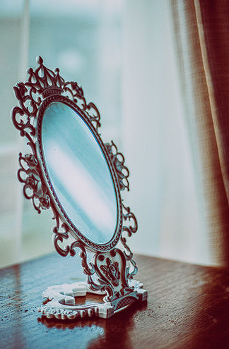 Découverte de la catoptromancie : la divination par les miroirs