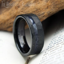 Load image into Gallery viewer, Bague noire mat homme alliance tungstène mate  inoxydable pierre de nuit originale anneau Toulouse France