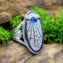 Charger l&#39;image dans la galerie, Bague style art déco années folles scarabée stylisé argent bleu. Bague style retro vintage années 20 look steampunk.