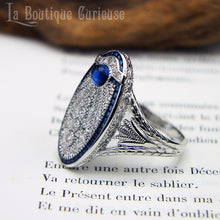 Charger l&#39;image dans la galerie, Bague style art déco années folles scarabée stylisé argent bleu. Bague style retro vintage années 20 look steampunk.