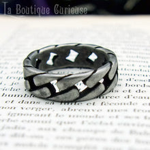 Charger l'image dans la galerie, bague maillons noire gothique acier inoxydable anneau chaine style industriel bijou moderne