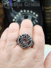 Laden Sie das Bild in den Galerie-Viewer, Bague ésotérique pentacle, symbole rituels magiques, en acier