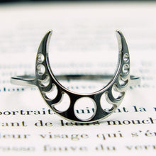 Charger l&#39;image dans la galerie, Bague femme acier argent croissant de lune et phases de la lune. Bague magie wicca rituel féminin sacré fertilité. Bague ésotérique sorcière Toulouse pleine lune