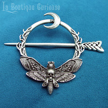 Laden Sie das Bild in den Galerie-Viewer, Barrette gothique en métal coiffure goth witch sorcière originale papillon de nuit sphinx tête de mort, couleur argent mat. Barrette wicca magie GN Toulouse
