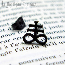 Charger l&#39;image dans la galerie, Boucle oreille à l&#39;unité croix de Léviathan Croix de souffre alchimie église Luciférienne piercing acier chirurgical gothique sataniste noir homme femme