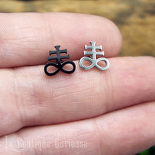 Charger l&#39;image dans la galerie, Boucle oreille à l&#39;unité croix de Léviathan Croix de souffre alchimie église Luciférienne piercing acier chirurgical gothique sataniste noir ou argent homme femme