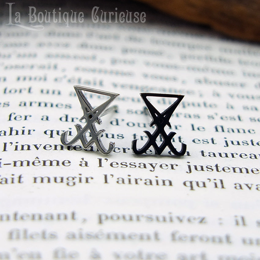 Boucle d'oreille gothique punk rock satan à l'unité sigil de Lucifer acier chirurgical noir ou argent. Piercing homme femme sataniste diable gothique Toulouse France.