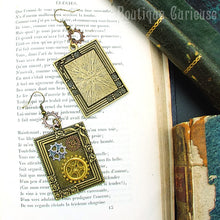 Laden Sie das Bild in den Galerie-Viewer, Boucles d&#39;oreilles vintage cadre ancien retro style steampunk. Boucles d&#39;oreilles originales fabriquées en France Toulouse. Bijoux steampunk originaux.