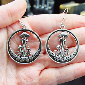 Boucles d'oreilles pendantes légères en cercle mode automne, esprit nature forêt avec champignons et phases de la lune