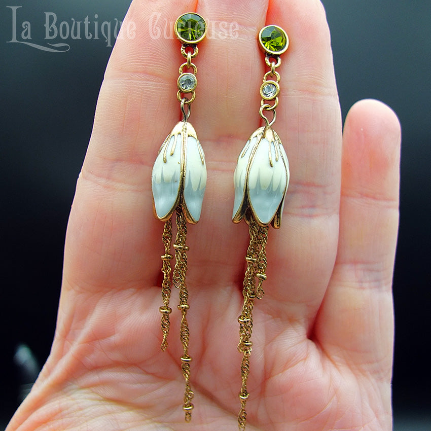 Boucles d'oreilles pendantes style retro vintage style régence, Chronique des Bridgerton pour tenue GN steampunk. Boucles d'oreilles mariage fleurs tulipes amour sincère et durable. Boucles d'oreilles anciennes période siècle des Lumières Toulouse France.