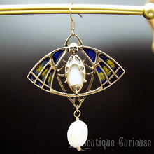 Load image into Gallery viewer, Boucles d&#39;oreilles papillon style art nouveau et perle d&#39;eau douce
