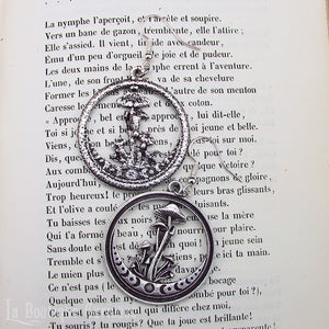 Boucles d'oreilles pendantes légères en cercle mode automne, esprit nature forêt avec champignons et phases de la lune