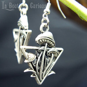 Boucles d’oreilles pendantes champignons argent automne triangle wicca nature Toulouse France