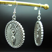 Charger l&#39;image dans la galerie, Boucles d&#39;oreilles pendants rondes déesse mère, rituel de fertilité, féminin sacré, pentacle de protection. Bijoux ésotériques wicca viking celtes Toulouse France.