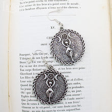 Charger l&#39;image dans la galerie, Boucles d&#39;oreilles pendants rondes déesse mère, féminin sacré, fertilité, pentacle de protection. Bijoux ésotériques wicca viking celtes Toulouse France.