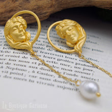 Charger l&#39;image dans la galerie, Boucles d&#39;oreilles pendantes femme style art nouveau perle de culture. Visage femme retro, esprit steampunk. Femme style années 1900