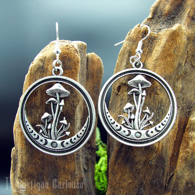Boucles d'oreilles pendantes en cercle mode automne, esprit witchy forêt avec champignons et croissants de lune