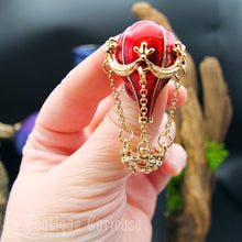 Charger l'image dans la galerie, broche montgolfiere retro style steampunk rouge et or bijou mobile original