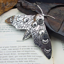 Load image into Gallery viewer, Barrette papillon de nuit Hypnos