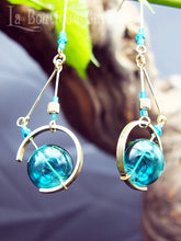 Load image into Gallery viewer, Boucles d&#39;oreilles Sextant bleues