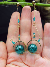 Load image into Gallery viewer, Boucles d&#39;oreilles Sextant bleues