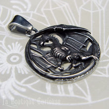 Load image into Gallery viewer, Pendentif dragon en acier inoxydable