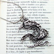 Charger l'image dans la galerie, pendentif serpent lunaire argent amulette ésotérique bijou mystique de renaissance collier serpent lune