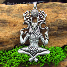 Laden Sie das Bild in den Galerie-Viewer, Pendentif dieu celte Cernunnos, dieu cornu pagan, paganisme, wicca. Crâne de cerf avec cornes bois, esprit tribal, sauvage avec serpents et lunes. Amulette culte ésotérique Toulouse France.