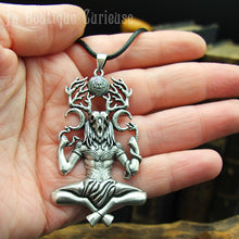 Laden Sie das Bild in den Galerie-Viewer, Pendentif dieu celte Cernunnos, dieu cornu pagan, paganisme, wicca. Crâne de cerf avec cornes bois, esprit tribal, sauvage avec serpents et lunes. Amulette culte ésotérique Toulouse France.