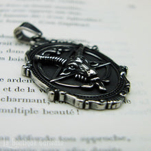 Charger l&#39;image dans la galerie, Pendentif diable bouc Baphomet acier, occultisme satanisme gothique. Pentagramme inversé, gothique romantique baroque. Bijoux gothiques occultes ésotériques Toulouse.