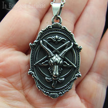 Charger l&#39;image dans la galerie, Pendentif diable bouc Baphomet acier, occultisme satanisme gothique. Pentagramme inversé, gothique romantique baroque. Bijoux gothiques occultes ésotériques Toulouse.