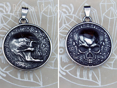 Double pendentif gothique réversible crane tête de mort en acier. Pendentif gothique original bikers type médaille Toulouse France